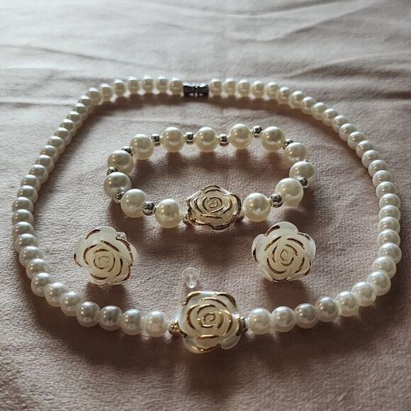 Faux Pearl Choker Necklace Bracelet and Pierced Earrings 3 Piece Set New - Picture 6 of 8
